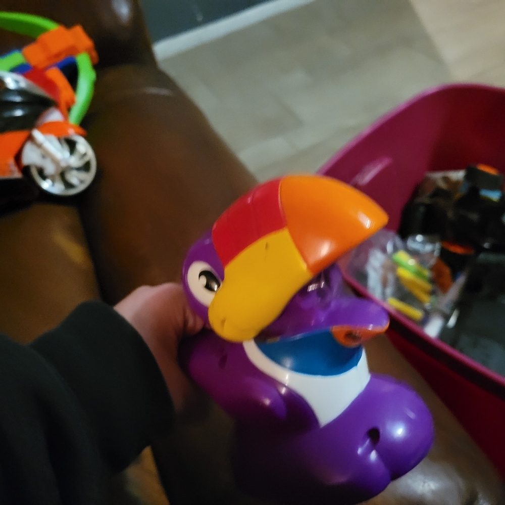 Fisher Price wild lights purple toucan kids flashlight bird with sound